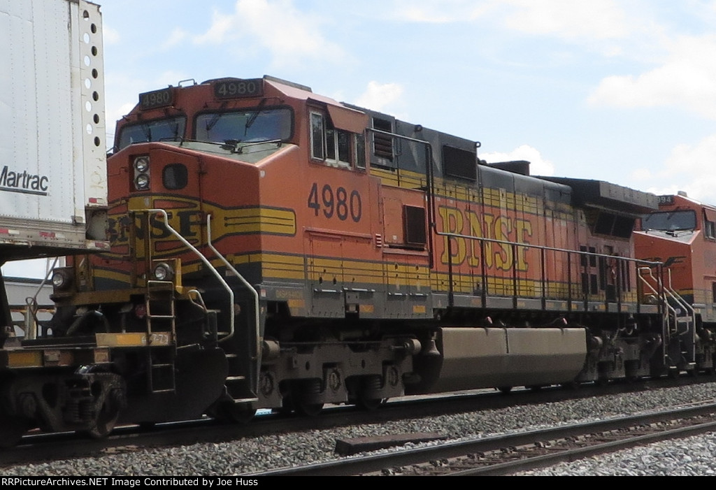 BNSF 4980